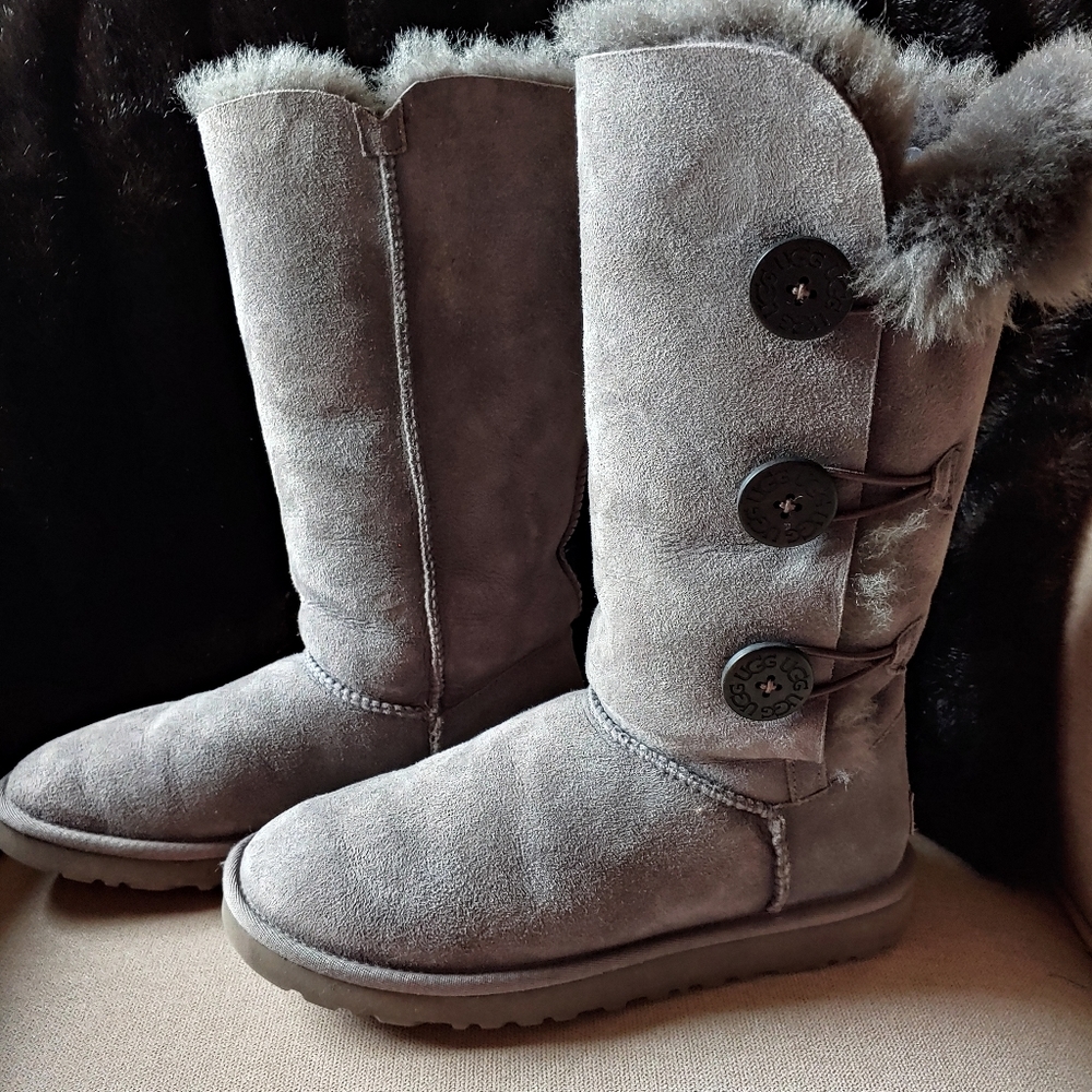 Uggs 3 Button Bailey Boots, Size 7
